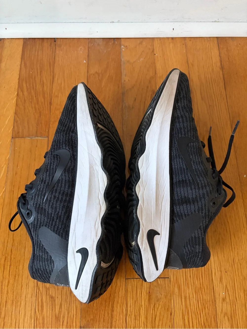 Nike Women’s Motiva’s Walking Shoes (Black / White) US 8